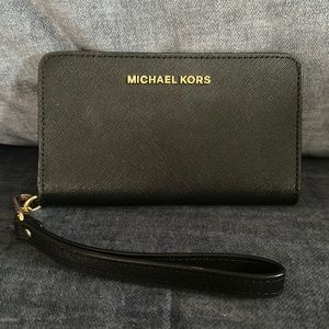 Michael Kors Wristlet Wallet